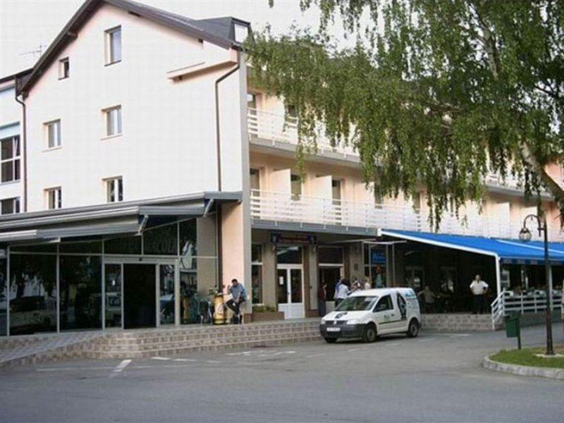 Hotel Macola Korenica Exterior foto